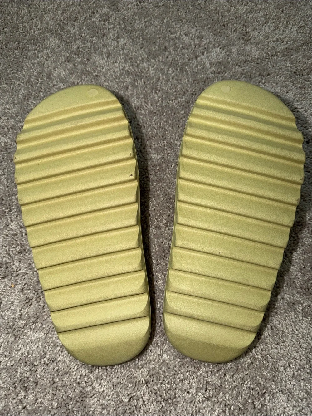 Yeezy Slide in Light Olive Green
